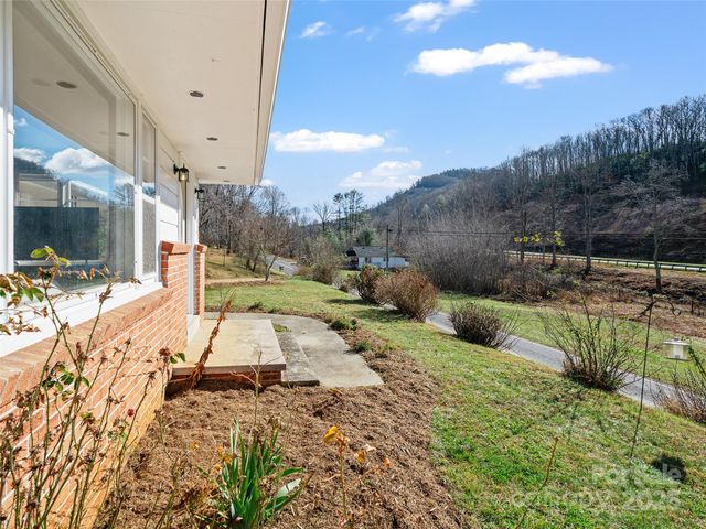 287 Newdale Church Road, Burnsville, NC 28714