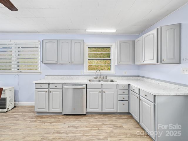 287 Newdale Church Road, Burnsville, NC 28714