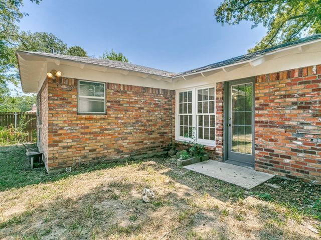 612 Forest Lane, Hurst, TX 76053