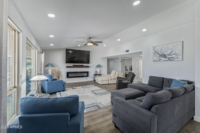 26241 S LAKEMONT Drive, Sun Lakes, AZ 85248