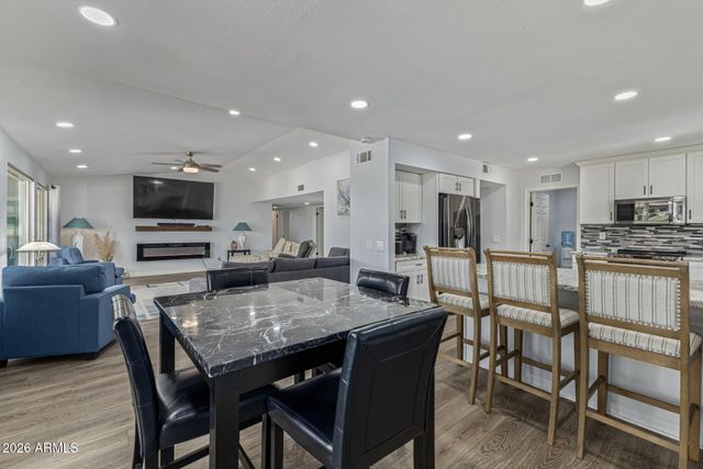 26241 S LAKEMONT Drive, Sun Lakes, AZ 85248