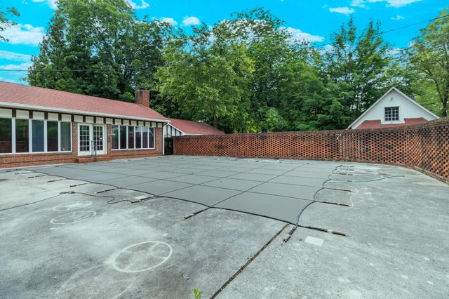 1560 N Ocoee Street, Cleveland, TN 37311