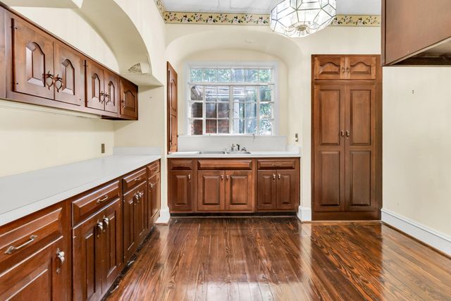1560 N Ocoee Street, Cleveland, TN 37311
