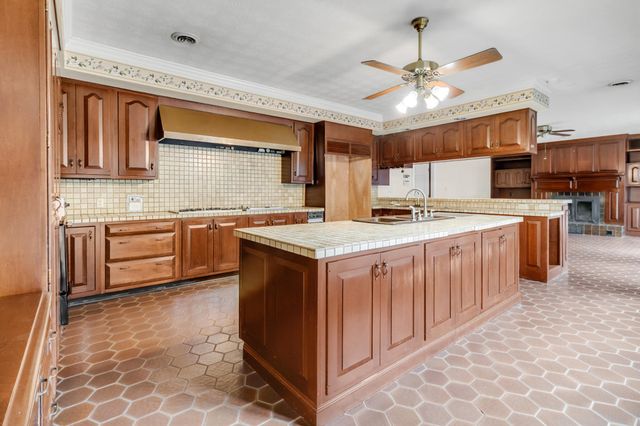 1560 N Ocoee Street, Cleveland, TN 37311