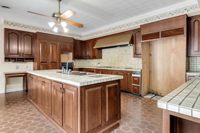 1560 N Ocoee Street, Cleveland, TN 37311