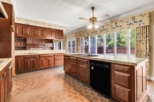 1560 N Ocoee Street, Cleveland, TN 37311
