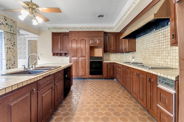 1560 N Ocoee Street, Cleveland, TN 37311
