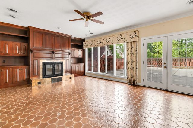 1560 N Ocoee Street, Cleveland, TN 37311