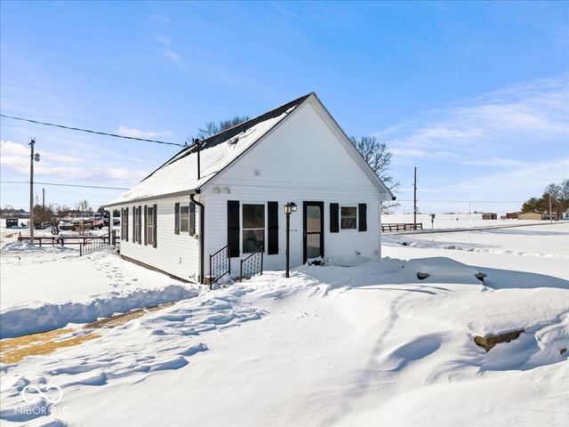 3276 W 400 S, Trafalgar, IN 46181