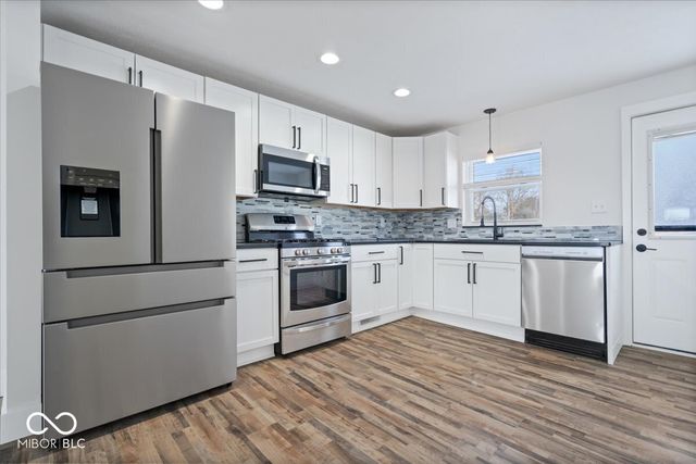 3276 W 400 S, Trafalgar, IN 46181