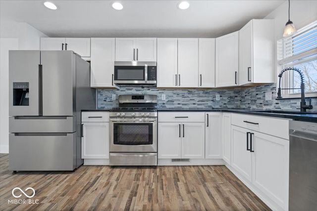 3276 W 400 S, Trafalgar, IN 46181