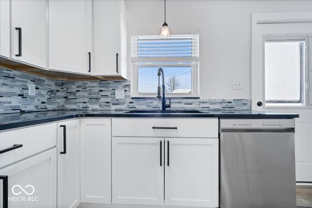 3276 W 400 S, Trafalgar, IN 46181