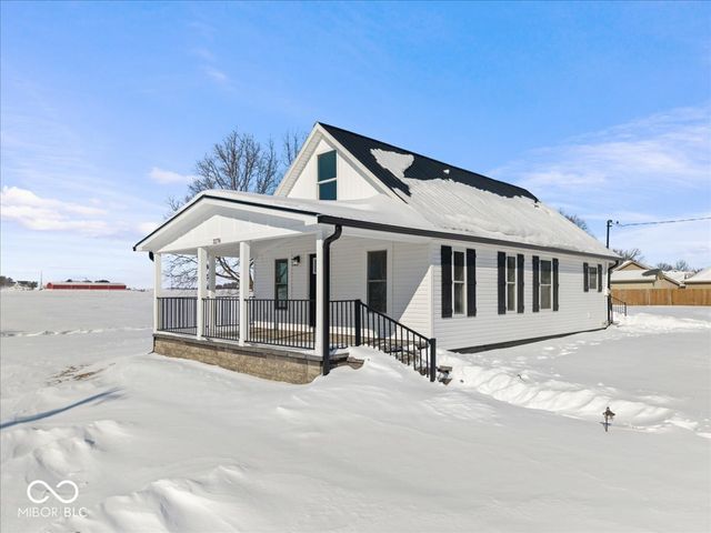 3276 W 400 S, Trafalgar, IN 46181