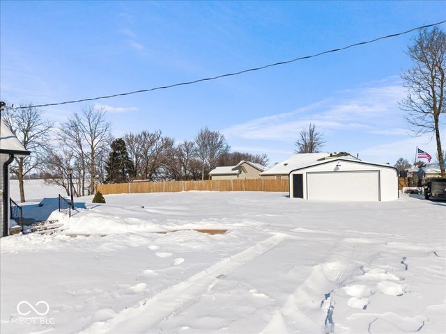 3276 W 400 S, Trafalgar, IN 46181