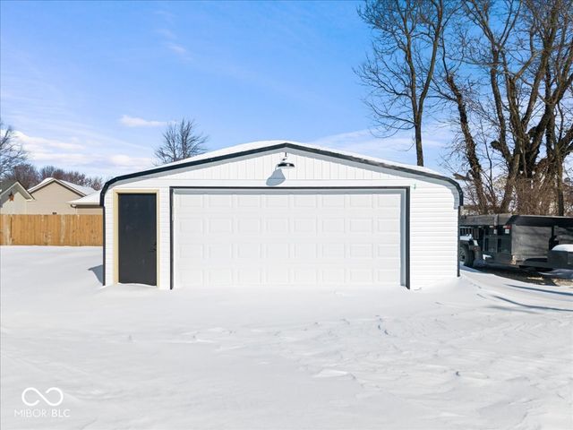 3276 W 400 S, Trafalgar, IN 46181