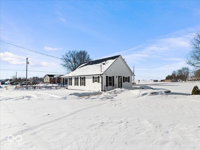 3276 W 400 S, Trafalgar, IN 46181