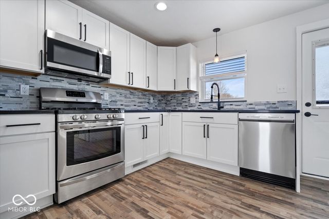 3276 W 400 S, Trafalgar, IN 46181