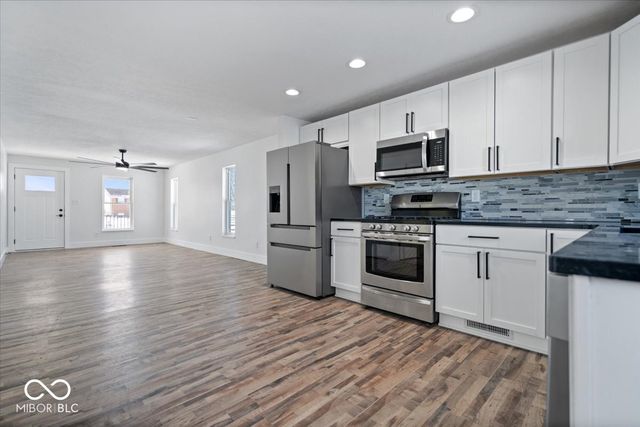 3276 W 400 S, Trafalgar, IN 46181