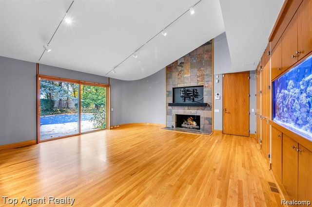 5760 SNOWSHOE Circle, Bloomfield Charter Township, MI 48301