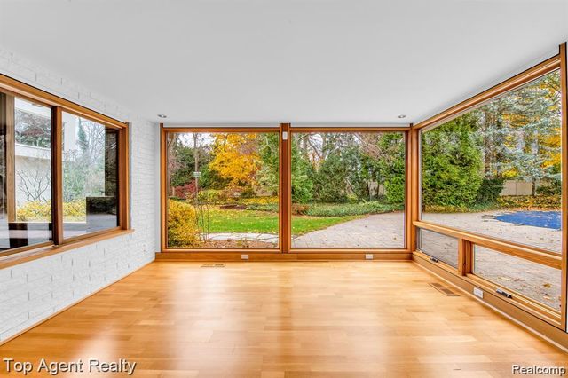 5760 SNOWSHOE Circle, Bloomfield Charter Township, MI 48301