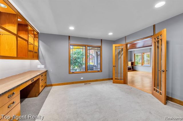 5760 SNOWSHOE Circle, Bloomfield Charter Township, MI 48301