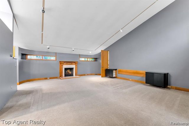 5760 SNOWSHOE Circle, Bloomfield Charter Township, MI 48301