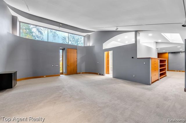 5760 SNOWSHOE Circle, Bloomfield Charter Township, MI 48301