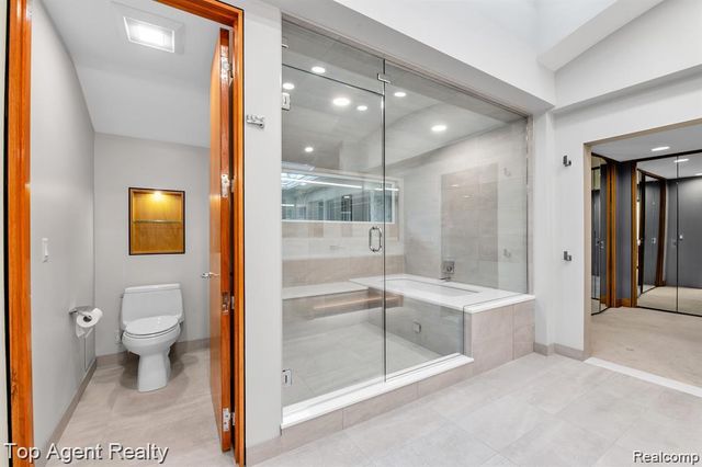5760 SNOWSHOE Circle, Bloomfield Charter Township, MI 48301