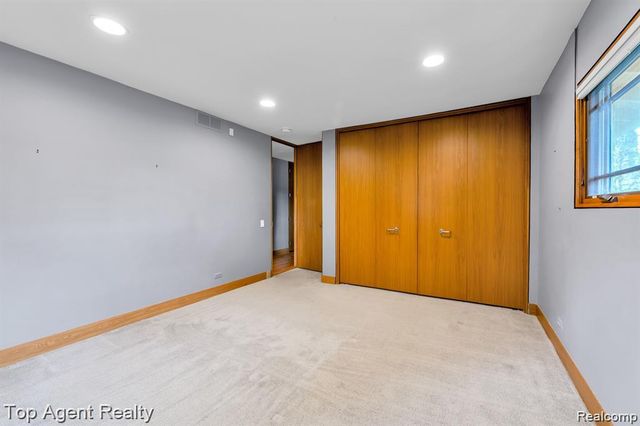 5760 SNOWSHOE Circle, Bloomfield Charter Township, MI 48301