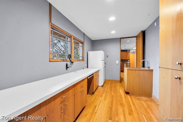 5760 SNOWSHOE Circle, Bloomfield Charter Township, MI 48301