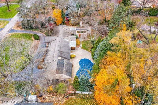 5760 SNOWSHOE Circle, Bloomfield Charter Township, MI 48301