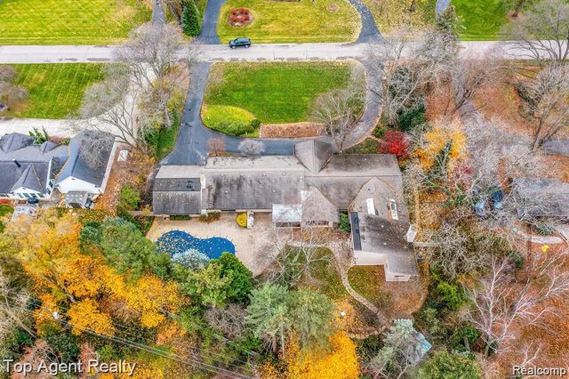 5760 SNOWSHOE Circle, Bloomfield Charter Township, MI 48301