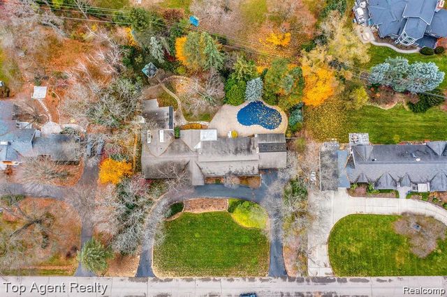 5760 SNOWSHOE Circle, Bloomfield Charter Township, MI 48301