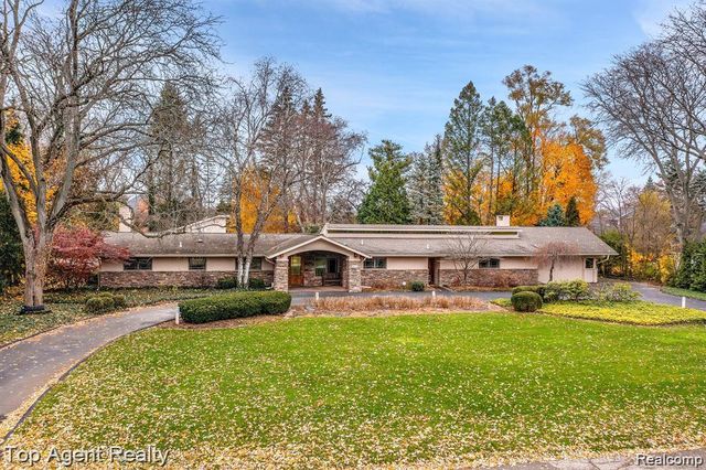 5760 SNOWSHOE Circle, Bloomfield Charter Township, MI 48301