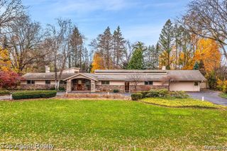 5760 SNOWSHOE Circle, Bloomfield Charter Township, MI 48301