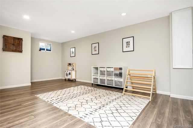 15 Irving Place, Islip Terrace, NY 11752