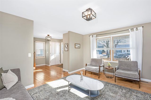 15 Irving Place, Islip Terrace, NY 11752