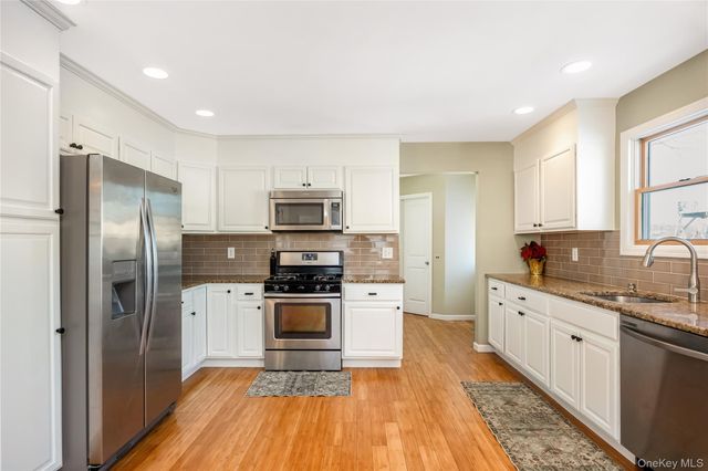 15 Irving Place, Islip Terrace, NY 11752