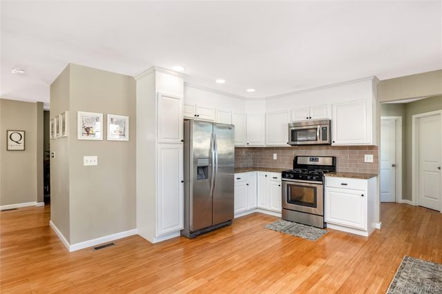 15 Irving Place, Islip Terrace, NY 11752