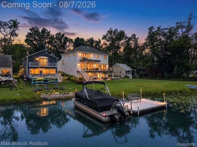 6896 Colony Drive, West Bloomfield Charter Township, MI 48323