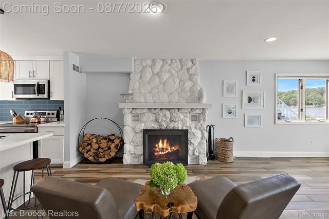 6896 Colony Drive, West Bloomfield Charter Township, MI 48323