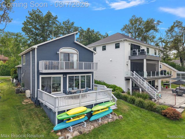 6896 Colony Drive, West Bloomfield Charter Township, MI 48323