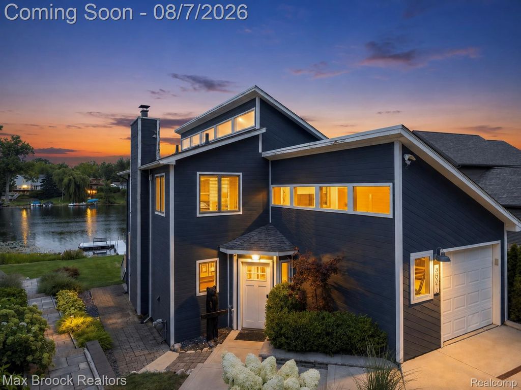 6896 Colony Drive, West Bloomfield Charter Township, MI 48323
