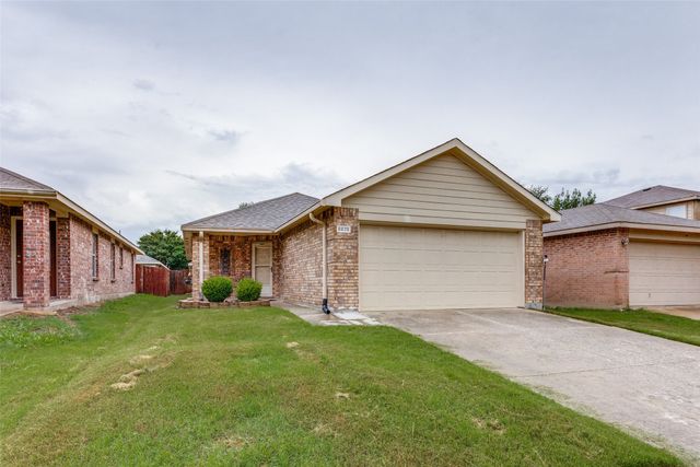 8828 Valley River Drive, Fort Worth, TX 76244