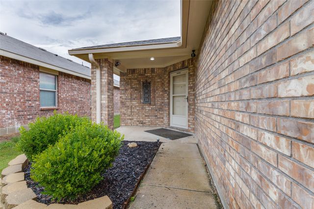 8828 Valley River Drive, Fort Worth, TX 76244