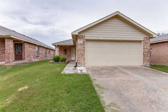 8828 Valley River Drive, Fort Worth, TX 76244