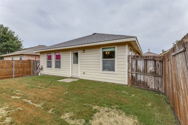 8828 Valley River Drive, Fort Worth, TX 76244