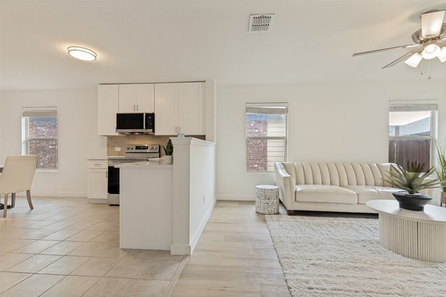 8828 Valley River Drive, Fort Worth, TX 76244