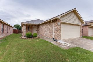 8828 Valley River Drive, Fort Worth, TX 76244