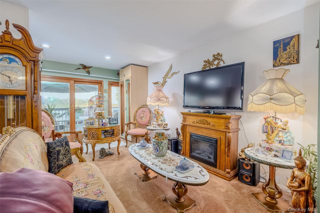 49 Ann Drive E, Freeport, NY 11520